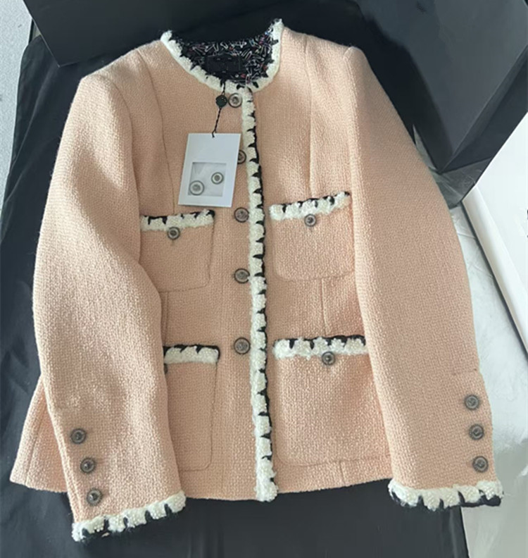 Conjunto de Falda y Abrigo de  - Winter Clothing Color reseña y precio